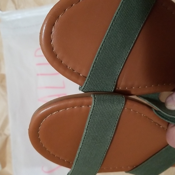 💥3 for $10💥 Sandal Up Khaki Green Sandal Flats - Picture 11 of 15